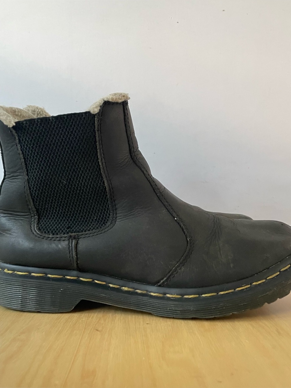 Dr. Martens 2976 Leonore Faux Fur Lined Chelsea Boot | US 9